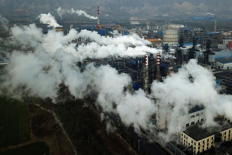 山西省河津市一家煤炭加工厂冒出的浓烟（美联社）