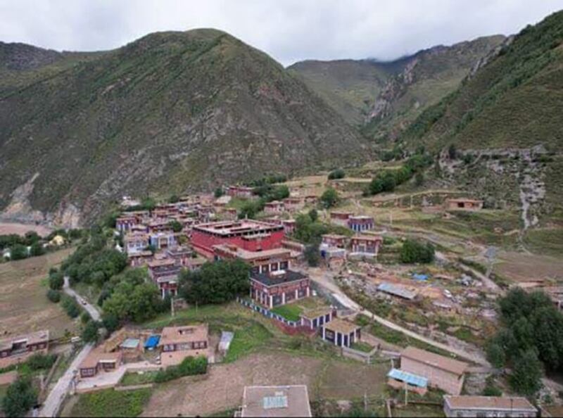 Wonto Monastery, which dates back to the 13th century, would likely be flooded by the dam project on the Drichu River in Dege county, southwestern China's Sichuan province. (Citizen journalist)