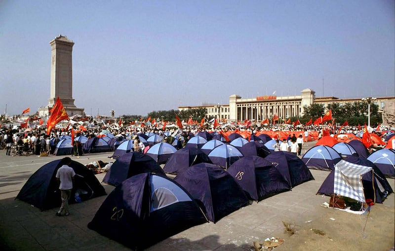 1989年5月31日，天安门广场上来自香港捐献的帐篷行列。（路透社）