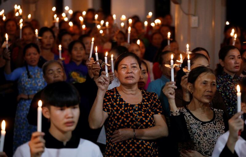 Hình minh hoạ. Người Công giáo làm lễ cho 39 nạn nhân chết trên đường vào Anh. Buổi lễ cầu nguyện ở giáo xứ Mỹ Khánh, Nghệ An hôm 26/10/2019