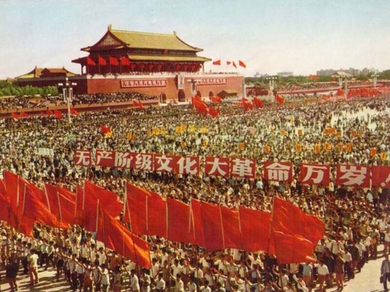 毛泽东在天安门广场接见红卫兵轰动一时。（Public Domain）