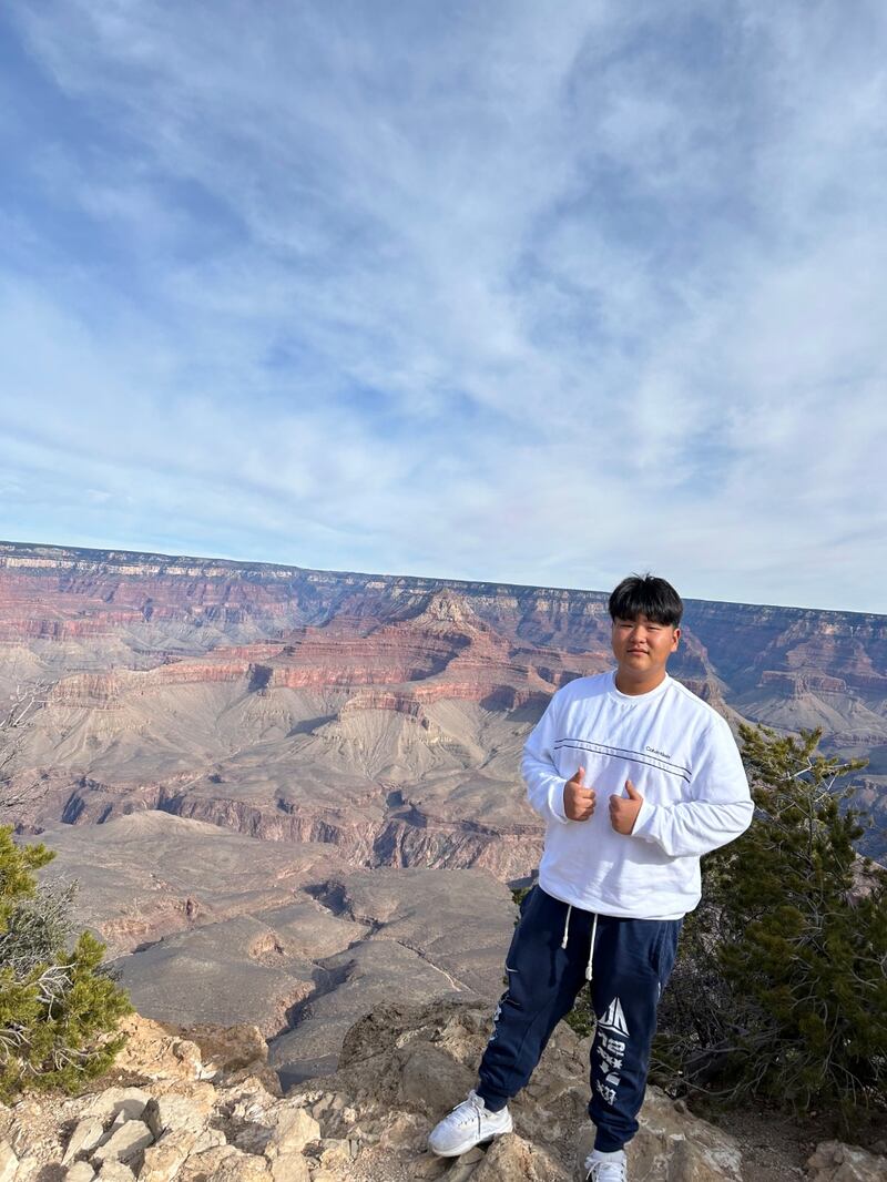 현아리 학생이 Grand Canyon National Park에서 포즈를 취하고 있다 [사진 제공 현아리].JPG