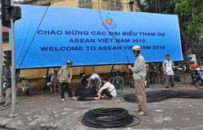 Các công tác chuẩn bị cho Hội nghị Asean 16 đang hoàn thành, ảnh chụp hôm 05-04-2010. AFP PHOTO.