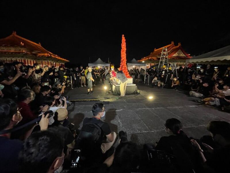 A replica of the now-demolished Pillar of Shame sculpture that once stood on the University of Hong Kong campus is displayed in Taiwan, where some 2,000 people turned out to mark the 33rd anniversary of the Tiananmen massacre, June 4, 2022. Credit: RFA