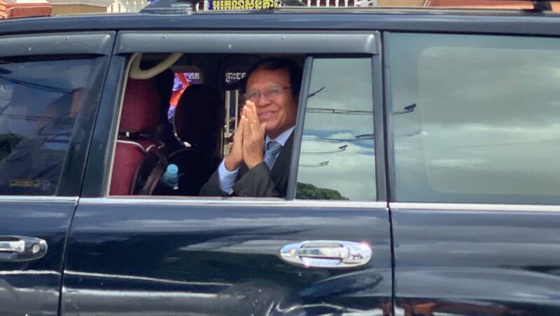 Kem Sokha leaves the Phnom Penh Municipal Court following a hearing in his case, June 15, 2022. Credit: citizen journalist