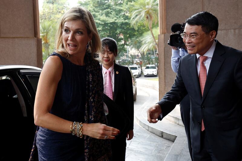 Dutch Queen Maxima, the UN Secretary-General's Special advocate for inclusive finance for development, meets Vietnam's Le Minh Hung in Hanoi, May 31, 2017. (Kham/Reuters)