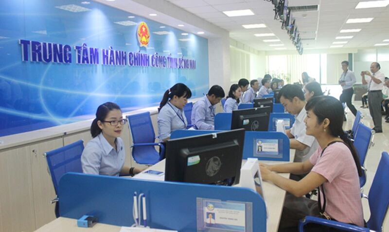 Ảnh minh họa: Công chức làm việc