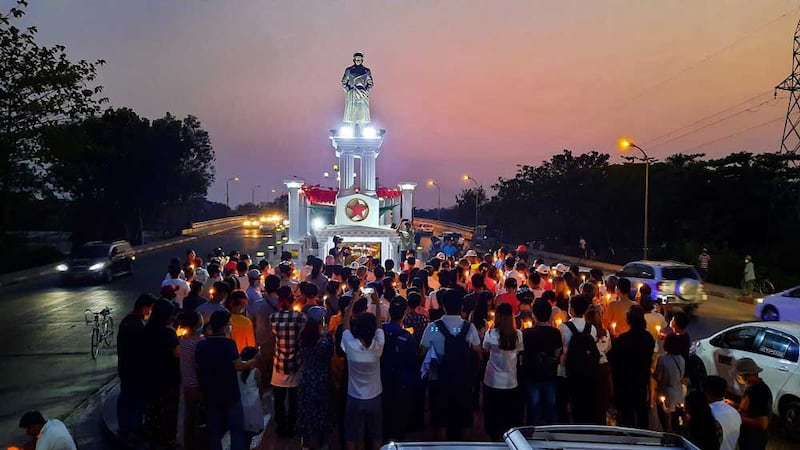 https://www.rfa.org/english/multimedia/yangon-protest-gallery-02242021153748.html/m022321a.jpg