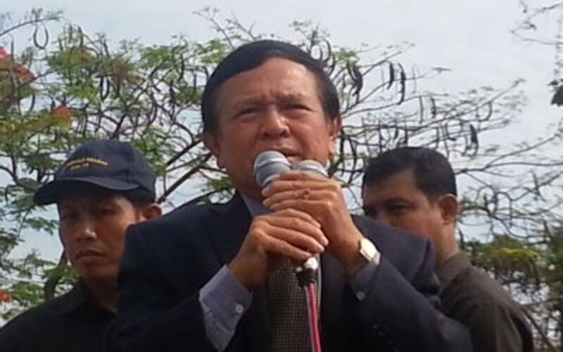 Kem Sokha addresses protesters in Phnom Penh, April 24, 2013. Credit: RFA