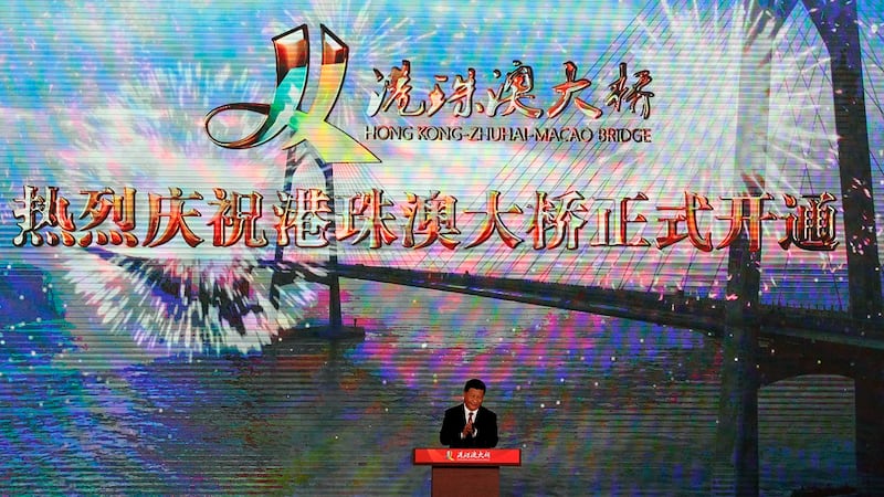 2018年10月23日，中国国家主席习近平出席珠港澳大桥开通典礼。（美联社）