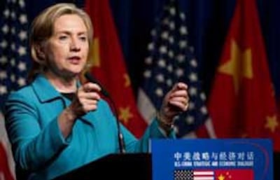 Ngoại trưởng Mỹ Hillary Clinton phát biểu trong một cuộc họp báo sau khi kết thúc vòng thứ hai đối thoại chiến lược Mỹ-Trung Quốc tại Bắc Kinh hôm 25/05/2010. AFP PHOTO / POOL / Saul Loeb.