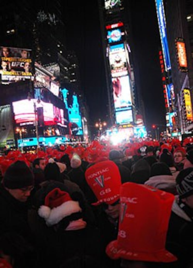 Quang cảnh đón Năm Mới Dương Lịch tại Times Square. Photo courtesy of Wikipedia.