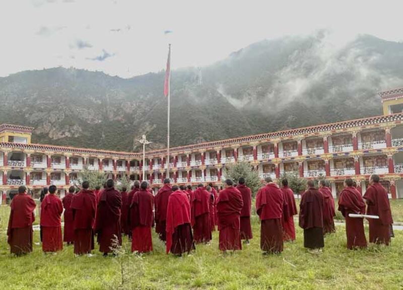 The Chinese government forced monks at Dgonchen Monastery in Dege Dzong to raise red flags on National Day. (Photo: Citizen photographer)