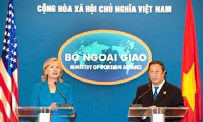 Ngoại Trưởng Hoa Kỳ Hillary Clinton đến Việt Nam