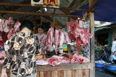 Một quầy bán thịt heo ở chợ Saigon