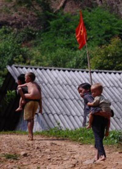 Trẻ em người Hmong. AFP photo