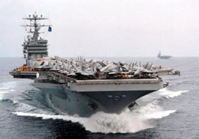 Siêu hàng không mẫu hạm nguyên tử USS George Washington ghé thăm Việt Nam ngày 8 tháng 8, 2010. Source Navy.mil 