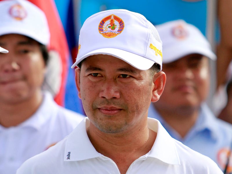 Cambodian Prime Minister Hun Sen's nephew Hun To, gathers with supporters of Hun Sen's Cambodian People's Party, during the final campaign for the July 28 general election in Phnom Penh, Cambodia, July 26, 2013.