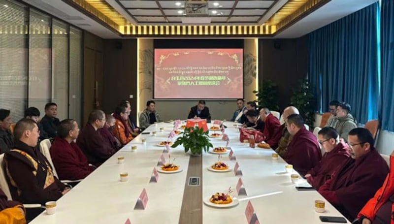 Liu Yan (C), secretary of the Palyul County Communist Party Committee, holds a meeting with representatives of various religious sects in Chengdu, capital of southwestern China's Sichuan Province, Jan. 22, 2024. (Baiyu United Front Work Department)