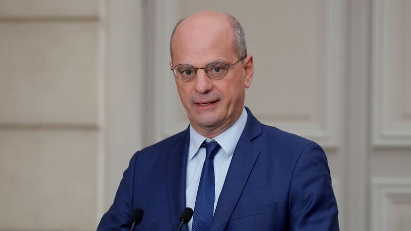 法国教育部长布朗盖（Jean-Michel Blanquer）指出，“网络教育平台遭受来自国外的黑客大规模攻击，以阻止网络运行。（路透社图片）