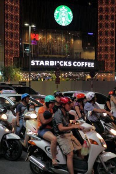 Hình ảnh tiệm cà phê Starbucks đầu tiên tại thành phố Hồ Chí Minh hôm 31 tháng 1 năm 2013 trước ngày khai mạc chính thức vào ngày 01 tháng 2 năm 2013. AFP PHOTO.