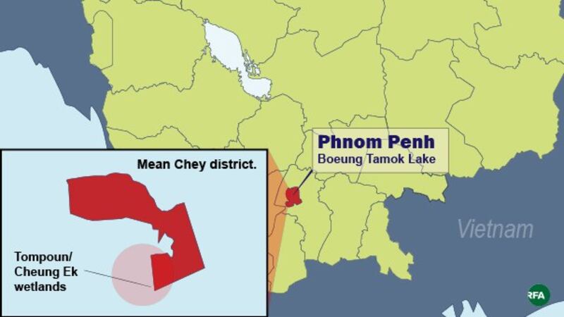 A map shows Phnom Penh's Boeung Tamok Lake and the Tompoun/Cheung Ek Wetlands.