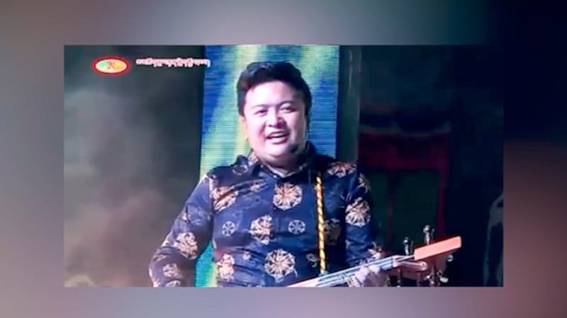 Tibetan singer Gyegjom Dorjee performs ‘Tearful Deluge of a Sorrowful Song' at a concert in Khyungchu county, Ngaba Tibetan Autonomous Prefecture, in southwest China's Sichuan Province, Jan. 15, 2024. (Screenshot via citizen photo)