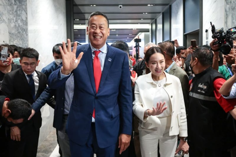 Srettha Thavisin (left), joined by Paetongtarn Shinawatra, the daughter of Thaskin Shinawatra, greets reporters at Pheu Thai headquarters after receiving enough votes to serve as Thailand's prime minister, Aug. 22, 2023. Credit: Surin Pinsuwan/BenarNews