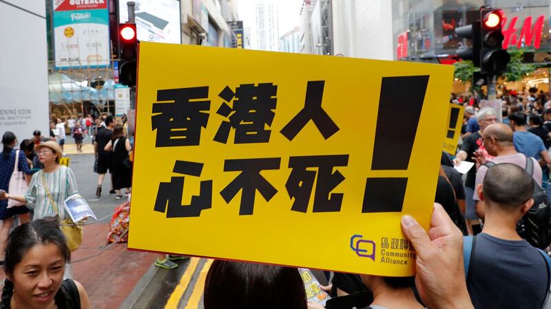 资料图片：2019年8月18日，香港再次爆发大规模“反送中”集会。这次集会的主要组织者民间人权阵线事后估计，参与集会的人数超过170万。（美联社）