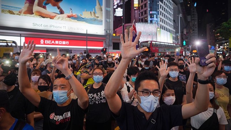 2020年6月12日，支持民主的抗议者在香港示威。（美联社）