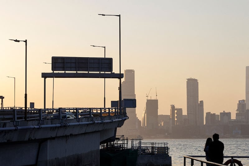 香港政府财政状况再亮起红灯。当局承认，疫情后，香港经济复苏的速度低于预期，预料财政赤字可能超过一千亿港元。（路透社资料图片）