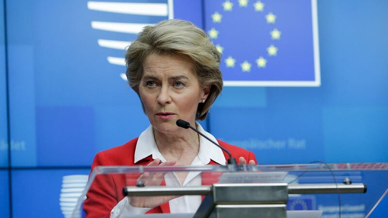 欧盟执委会主席冯德莱恩(Ursula von der Leyen)表示，关于何时实施要由会员国决定，但会员国们都表示将立即实施。这项对外禁令不会影响欧盟内部之间旅行。（法新社）