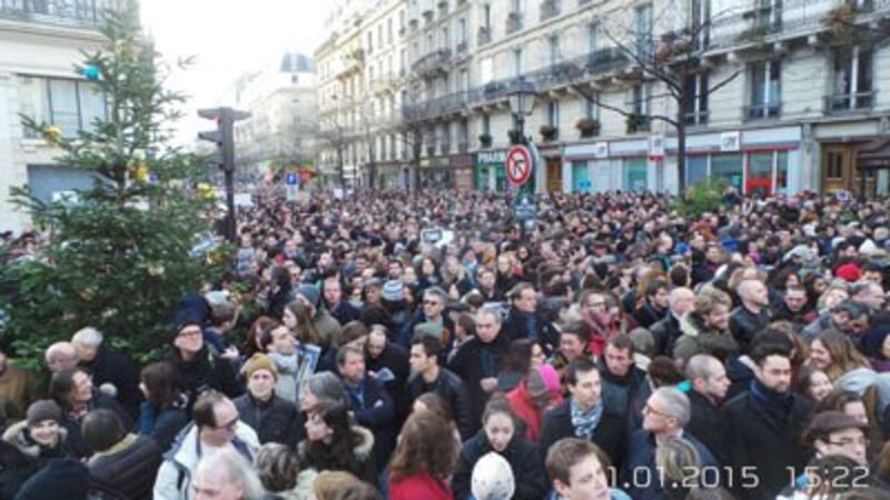 Gần 2 triệu người đã tụ tập tuần hành ở Paris vào ngày 11 Tháng Một năm 2015 để tưởng nhớ 17 nạn nhân vụ khủng bố xảy ra trong 3 ngày vừa qua.