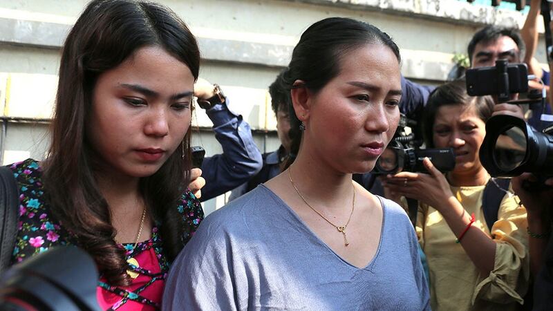 Chit Su Win (L) and Pan Ei Mon (R), the wives of jailed Myanmar journalists Kyaw Soe Oo and Wa Lone, leave the Yangon Regional High Court in Yangon, Jan. 11, 2019. Credit: AFP