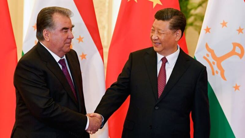 China's President Xi Jinping (R) shakes hands with Tajikistan's President Emomali Rahmon (L) before their meeting at the Great Hall of the People in Beijing, Apr. 28, 2019.