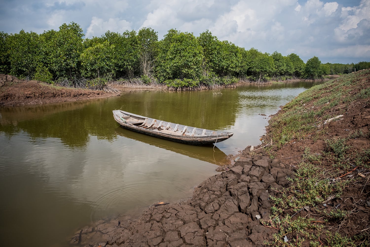 Un canal lleno de agua salada en Ben Tre, en el delta del Mekong, el 29 de abril de 2017.