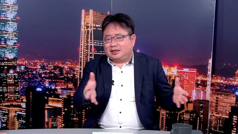 产经新闻台北支局长矢板明夫曾出版“曾经以为中国最幸福”一书。（截图自节目)