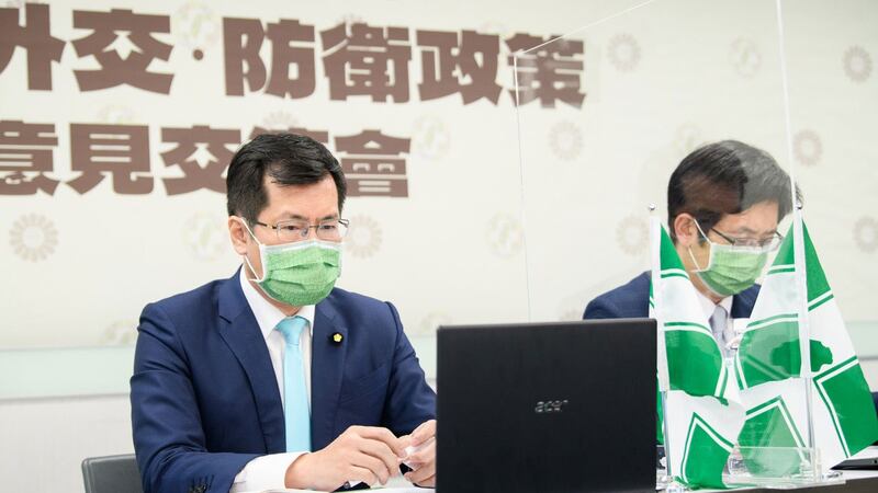 台湾民主进步党立委罗致政（左）、蔡适应（右）。（台湾民主进步党提供）