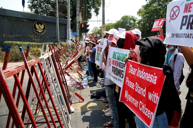 https://www.rfa.org/english/multimedia/yangon-protest-gallery-02242021153748.html/p1.jpg