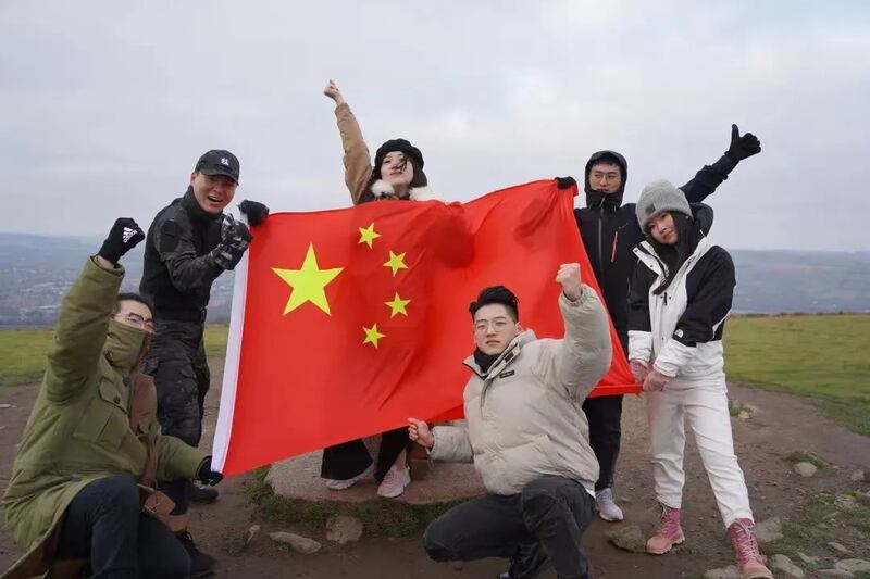 “全英中国学生学者联谊会”(CSSAUK)更串连各地大学的中国学生学者联谊会，举办“留英学子助力北京冬奥”活动，呼吁中国留学生到各地参与“运动打卡”，以示支持北京冬奥。(“全英中国学生学者联谊会”微信公号图片)