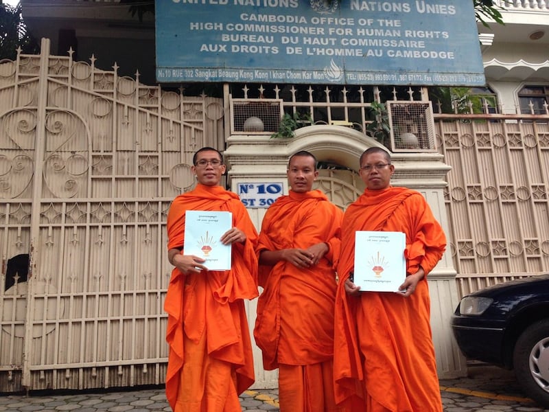 Sư sãi Khmer Krom bị công an biên phòng Hà Tiên bắt gửi kiến nghị lên Cao uỷ Nhân quyền LHQ tại Campuchia ngày 3/11/2014.