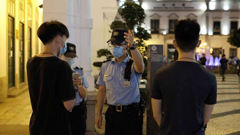 2020年6月4日，警察在往年举行烛光晚会的议事亭前地，展开清场行动。（崔子钊独家提供）