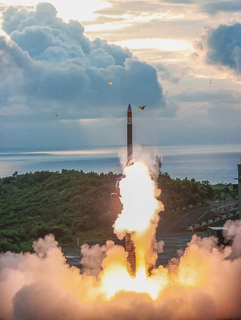 台湾空军发射天弓三型飞弹，天弓三型飞弹也是第一次曝光。（台湾国防部提供）