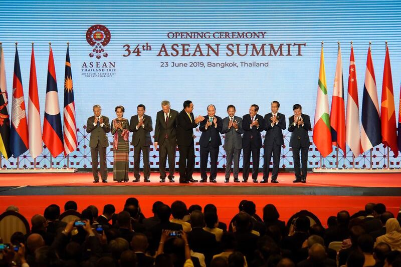 Lãnh đạo các nước ASEAN chụp ảnh tại Thượng đỉnh ASEAN ở Bangkok hôm 23/6/2019